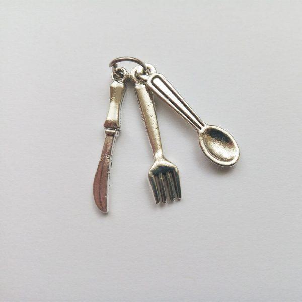 Fém függő charm fityegő ezüst színű színű étel evőeszköz kanál villa kés étterem étkezés