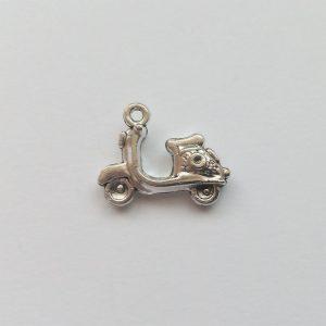 Fém függő ezüst színű motor robogo közlekedés jármű charm fityegő