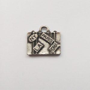 Fém függő ezüst színű bőrönd táska poggyász charm nyaralás utazás fityegő