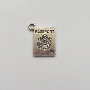 Fém függő ezüst színű útlevél charm nyaralás utazás passport fityegő